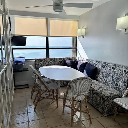 Image 9 - 2, 1, Miami, FL 33145, USA - Apartment for rent