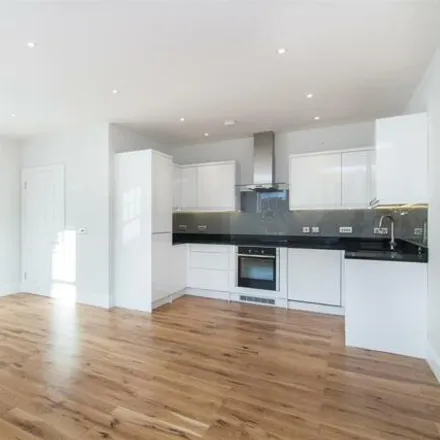 Rent this 2 bed apartment on Barnard Road in London, SW11 1QT