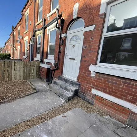Rent this 2 bed townhouse on Leeds Irish Health And Homes in Banstead Street West, Leeds