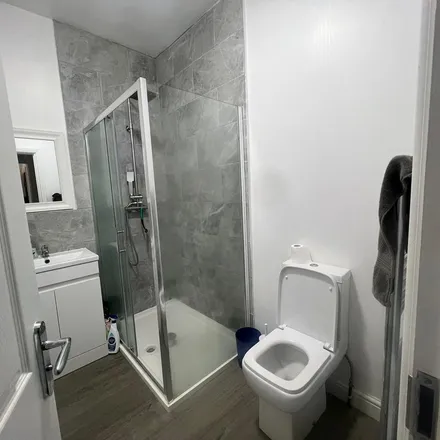 Image 4 - Studley Drive, London, IG4 5AH, United Kingdom - Apartment for rent