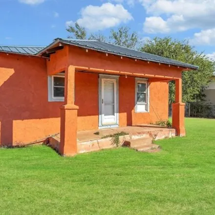 Buy this 2 bed house on 368 East Noble Avenue in Sayre, OK 73662