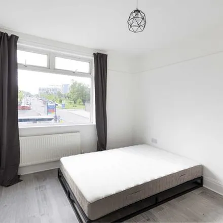 Image 2 - 393 Southmead Road, Bristol, BS10 5LT, United Kingdom - Townhouse for rent