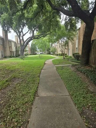 Image 2 - 8736 Wilcrest Drive, Houston, TX 77099, USA - Condo for rent