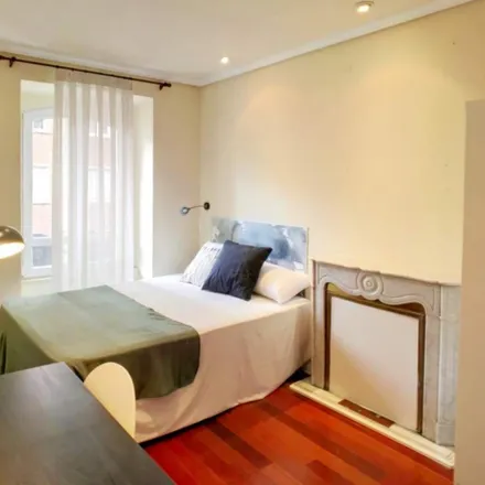 Rent this 6 bed room on Calle de San Bernardo in 4, 28013 Madrid