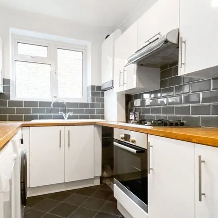 Rent this 2 bed apartment on Belvedere and Erith Congregational Church in Picardy Road, London