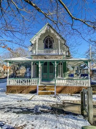 Image 3 - 36 Clinton Avenue, Oak Bluffs, MA 02557, USA - House for sale