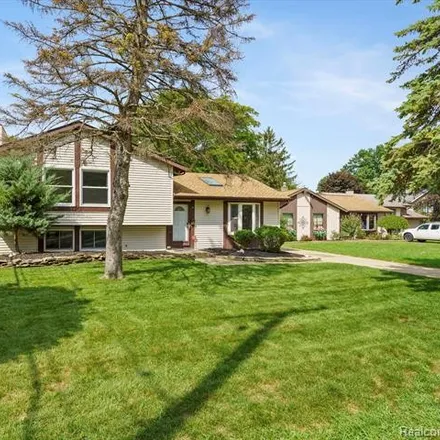 Image 2 - 12567 De Cook Drive, Sterling Heights, MI 48313, USA - House for sale