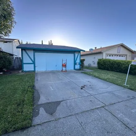 Buy this 3 bed house on 1722 Daniel Court in Fairfield, CA 94533