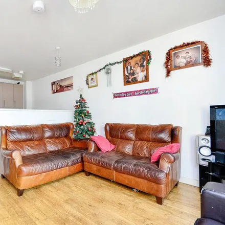 Image 1 - 104 Woodgrange Road, London, E7 0EW, United Kingdom - Apartment for rent