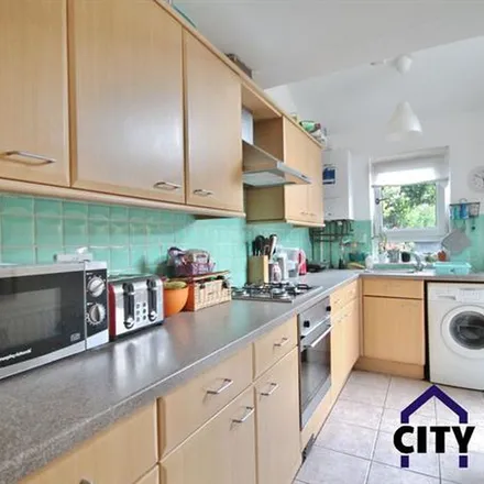 Rent this 4 bed apartment on Camden Road in London, N7 0SL
