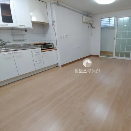 Rent this studio apartment on 서울특별시 강남구 역삼동 660-23