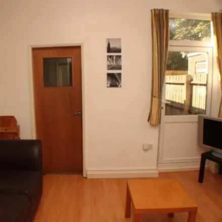 Image 3 - 14 Blossom Avenue, Selly Oak, B29 7AG, United Kingdom - Townhouse for rent