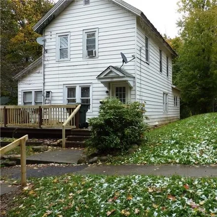 Image 2 - 137 Fairview Avenue, Jamestown, NY 14701, USA - House for sale