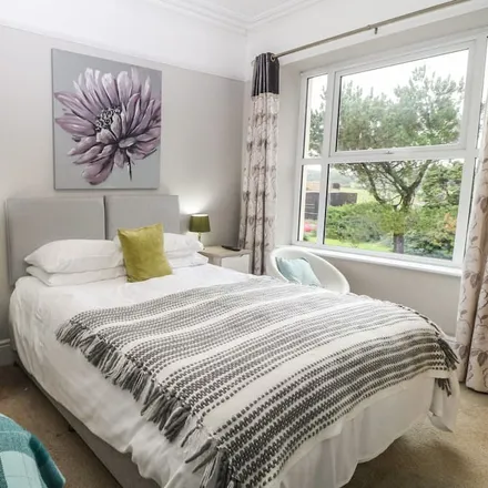 Rent this 6 bed duplex on Caernarfon in LL55 2YS, United Kingdom