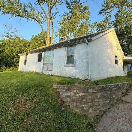 Buy this 2 bed house on 3522 Welland Ave in Bridgeton, Missouri
