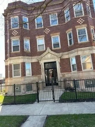 Rent this 3 bed apartment on 6218 S University Ave Apt 3 in Chicago, Illinois