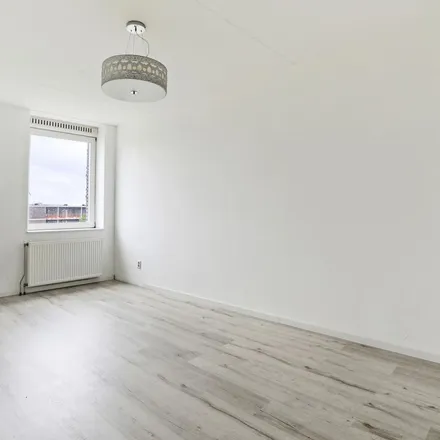 Rent this 4 bed apartment on Nicolaas Ruychaverstraat 182 in 1067 NH Amsterdam, Netherlands