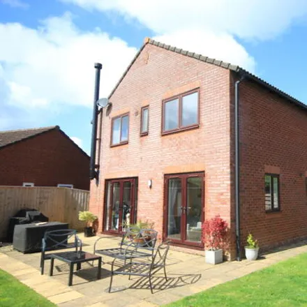 Buy this 3 bed house on Chaucer Close in North Petherton, TA6 6RX