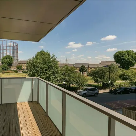 Image 2 - Goodway Gardens, Blair Street, London, E14 0JL, United Kingdom - Apartment for rent