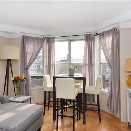 Image 2 - 180 72nd Street, New York, NY 11209, USA - Apartment for sale