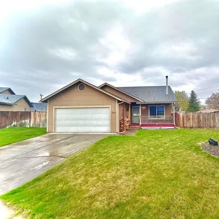 Buy this 3 bed house on 599 North Quillan Court in Kennewick, WA 99336