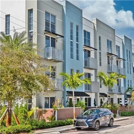 Buy this 1 bed condo on 452 Northeast 35th Court in Lloyds Estates, Broward County