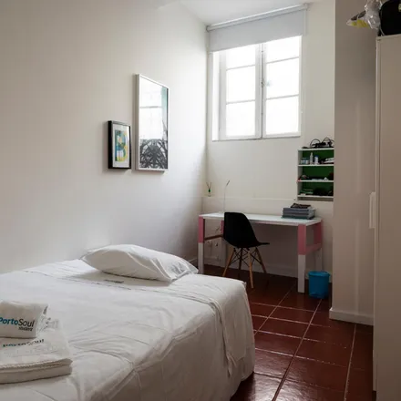 Rent this 8 bed room on Rua da Aliança in 4250-162 Porto, Portugal