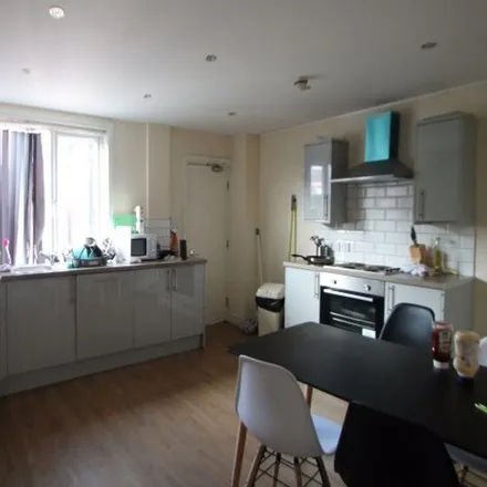 Rent this 4 bed house on Back Richmond Mount in Leeds, LS6 1BY