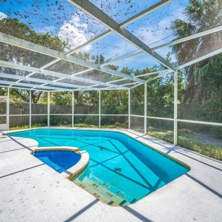 Image 2 - 8044 23rd Avenue North, The Jungle, Saint Petersburg, FL 33710, USA - House for sale