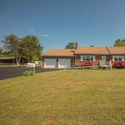 Buy this 3 bed house on 1525 Baxter Road in Petersburg, VA 23803