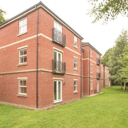 Rent this 2 bed apartment on Sandlewood Crescent in Leeds, LS6 4RT
