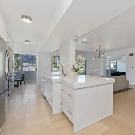 Image 5 - Plaza Towers, 838 North Doheny Drive, West Hollywood, CA 90069, USA - Condo for rent