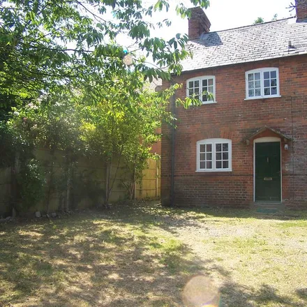 Rent this 2 bed house on West Street in Sparsholt, OX12 9PS