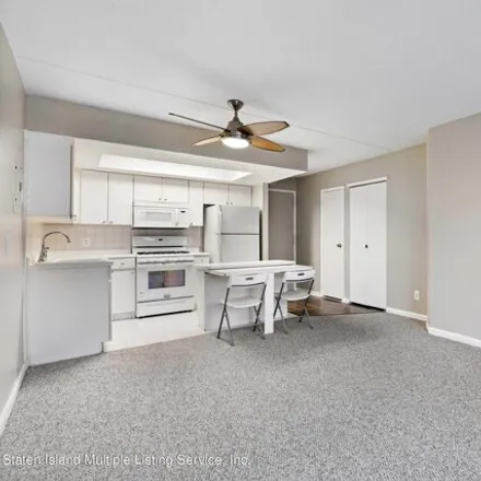 Image 2 - 41 Wellington Court, New York, NY 10314, USA - Apartment for sale