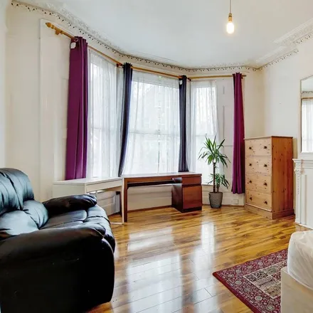 Rent this studio apartment on 29 Albert Road in London, N4 3RR