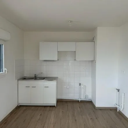 Rent this 3 bed apartment on Rue des Ardennes in 59370 Mons-en-Barœul, France