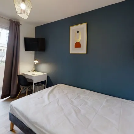 Image 3 - 18 Avenue des Mazades, 31200 Toulouse, France - Apartment for rent