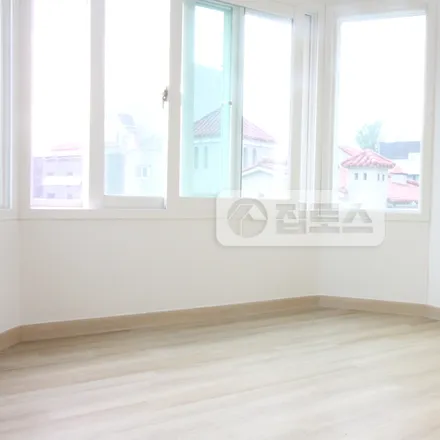Rent this 2 bed apartment on 서울특별시 강남구 논현동 191