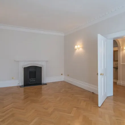Rent this 5 bed apartment on 3 Brunswick Place in East Marylebone, London