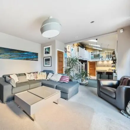 Image 2 - Woodcroft Close, Londres, London, Se9 - Duplex for sale