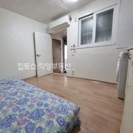 Rent this studio apartment on 서울특별시 동작구 사당동 1016-12