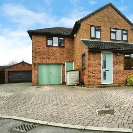 Buy this 4 bed house on Sandpiper Bridge in Swindon, SN3 5DY