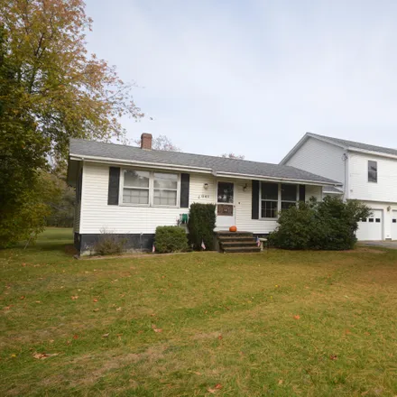Buy this 5 bed house on 641 Kenduskeag Avenue in Bangor, 04401