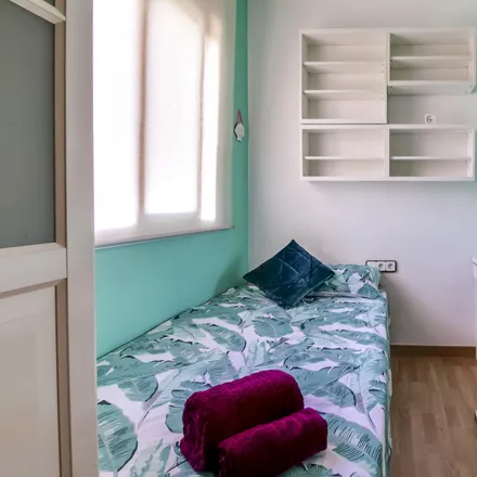 Rent this 3 bed room on Gran Via de les Corts Catalanes (lateral mar) in 967, 08018 Barcelona