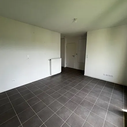 Rent this 2 bed apartment on 16 Chemin du Bois de Saget in 31240 Saint-Jean, France