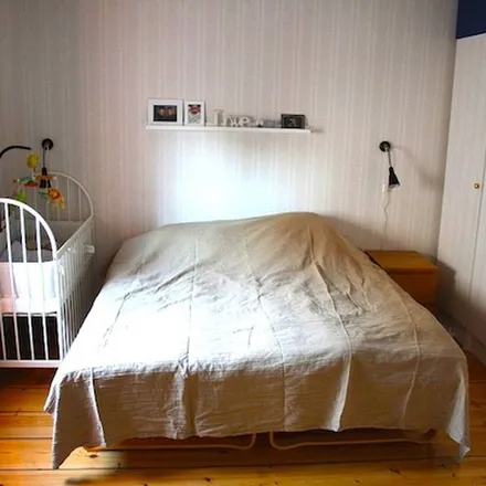 Rent this 2 bed apartment on Kyrkbackskolan in Myrbogatan, 714 31 Kopparberg