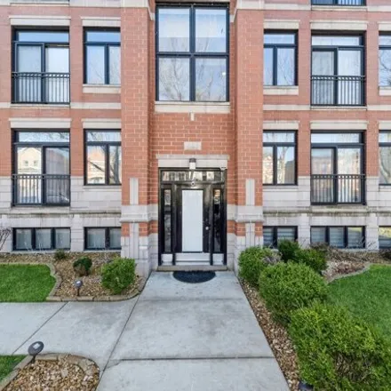 Buy this 3 bed condo on 633 East Bowen Avenue in Chicago, IL 60653
