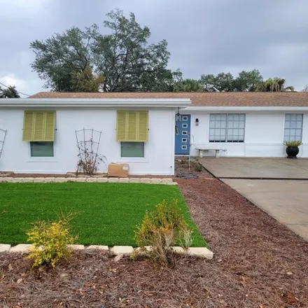 Rent this 3 bed house on 1762 Grant Avenue in Panama City, FL 32401