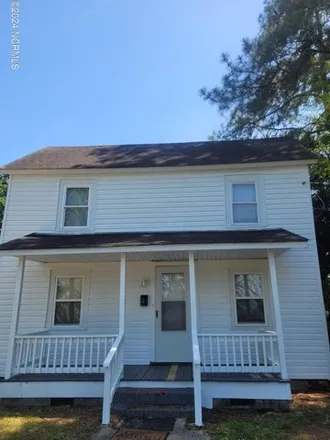 Rent this 3 bed house on 938 Willow Street in Elizabeth City, NC 27909