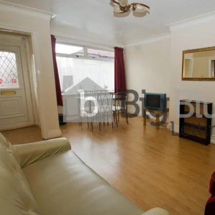 Rent this 3 bed townhouse on Back Hessle Avenue in Leeds, LS6 1EF
